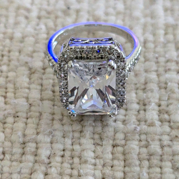 Ring 925 Cubic Zirconia Emerald Cut Ring Size 7 Intricate Detailing - Picture 1 of 9